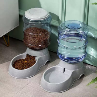 Pet feeder